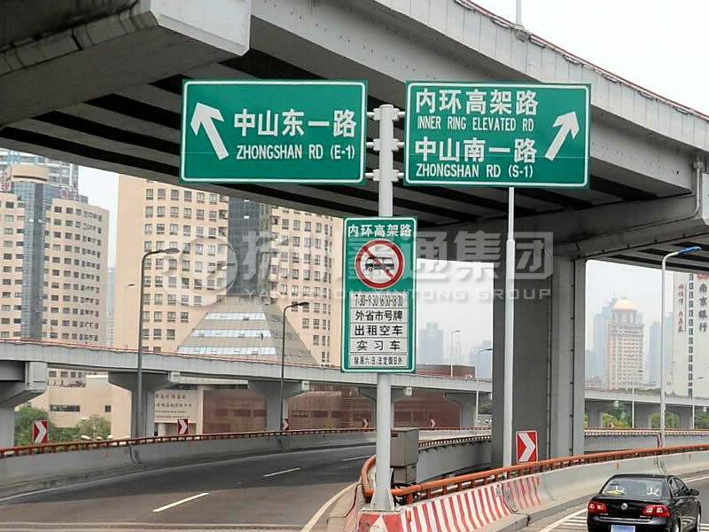 BZG-013，交通標(biāo)志桿，T型三懸臂交通標(biāo)志桿