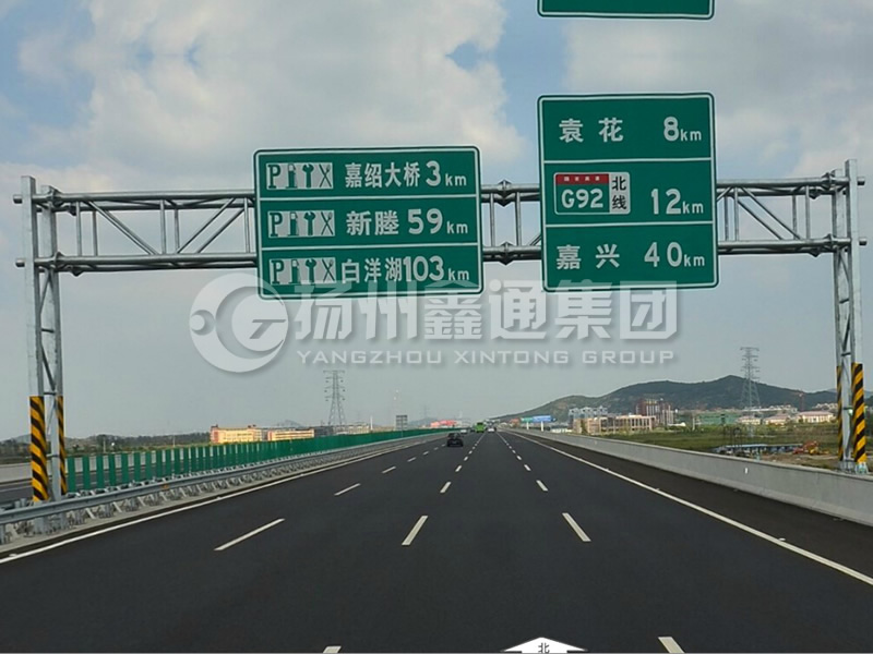 LMJ-029，桁架式標(biāo)志牌龍門架