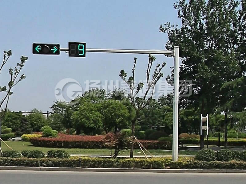 XHDG-035，L型八棱信號燈桿，丁字路口